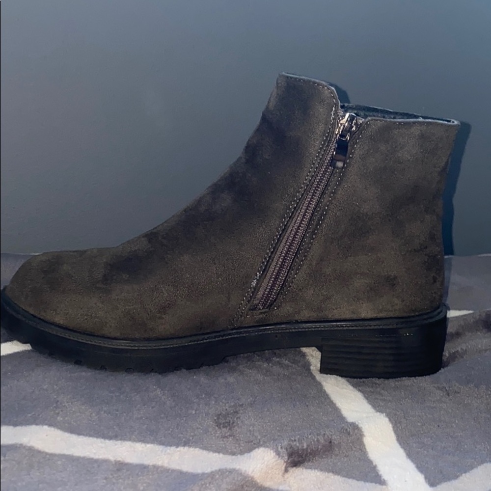 Boots - Picture 2 of 7